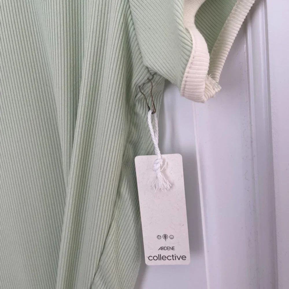 Green Basic Tee - Picture 4 of 5